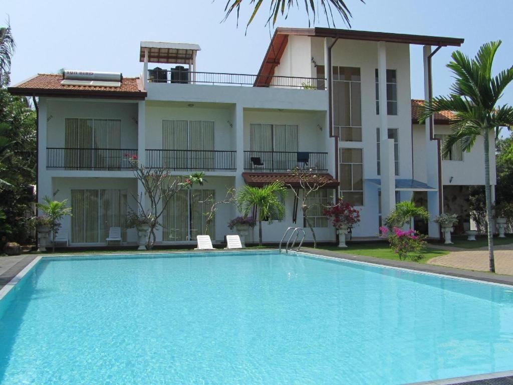 Rainbow Lagoon Resort Negombo Exterior foto